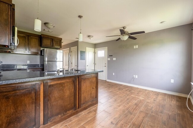 Building Photo - 214 Allen Dr