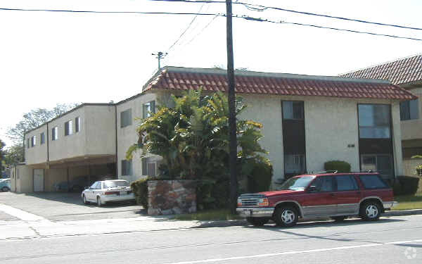 Primary Photo - Capri Apartments