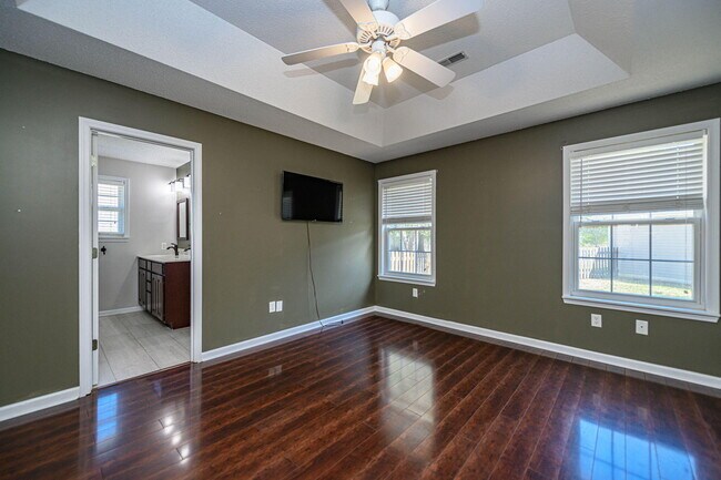 Building Photo - 709 Campusview Dr