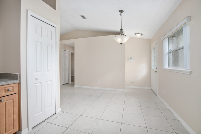 Building Photo - 3/2 in Orange City, 2 car garage, $1695/mo...