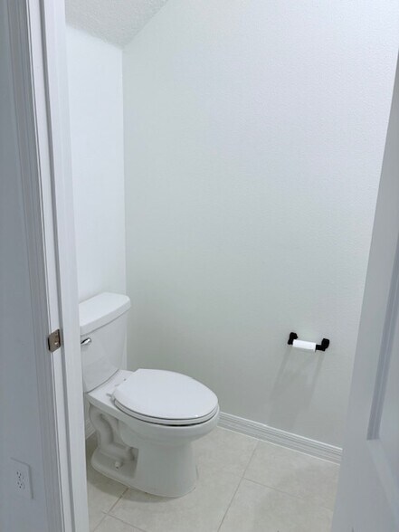 Building Photo - 10178 Honey Hammock Way