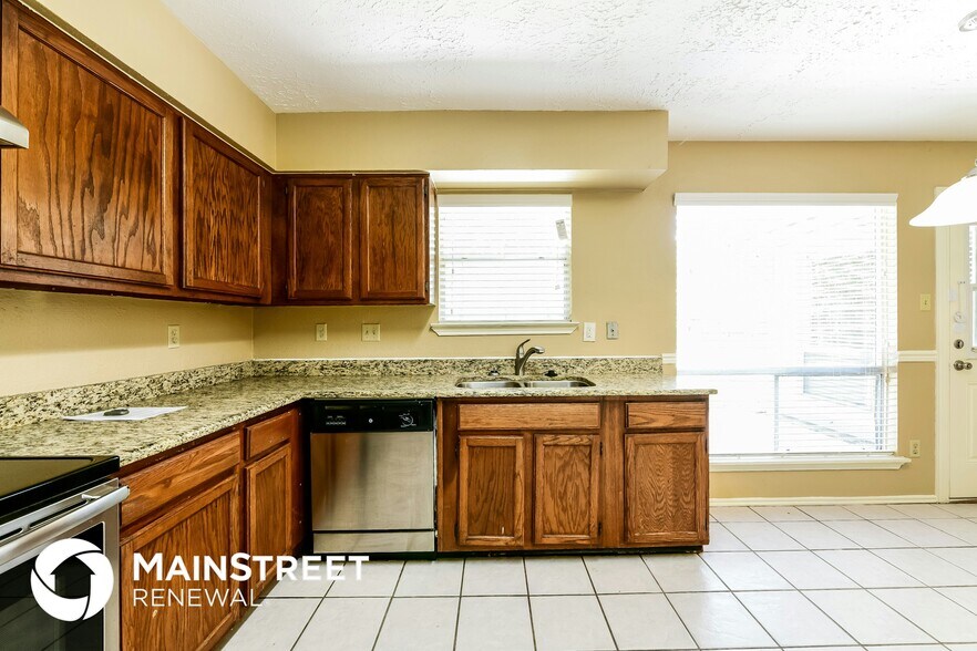 Building Photo - 11906 Woolford Dr