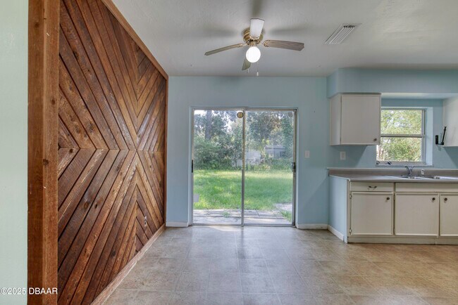 Building Photo - 1133 Bradenton Rd