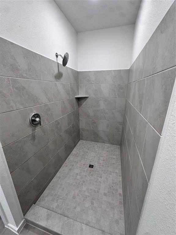 Building Photo - 810 Heaven Dr