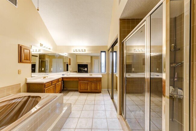 Building Photo - 2150 Paso Rello Dr