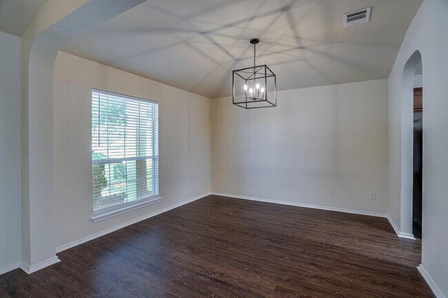 Building Photo - 1313 Honey Blossom Dr