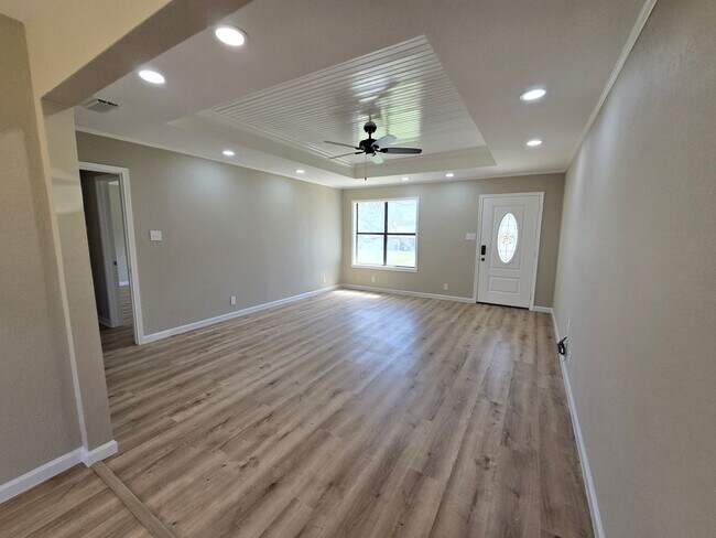 Building Photo - Charming Newly Remodeled Rental Home in a Quiet Neighborhood