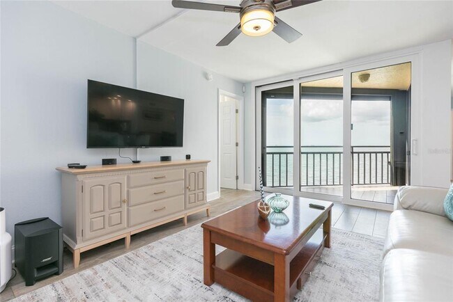 Building Photo - 5729 Del Sol Blvd