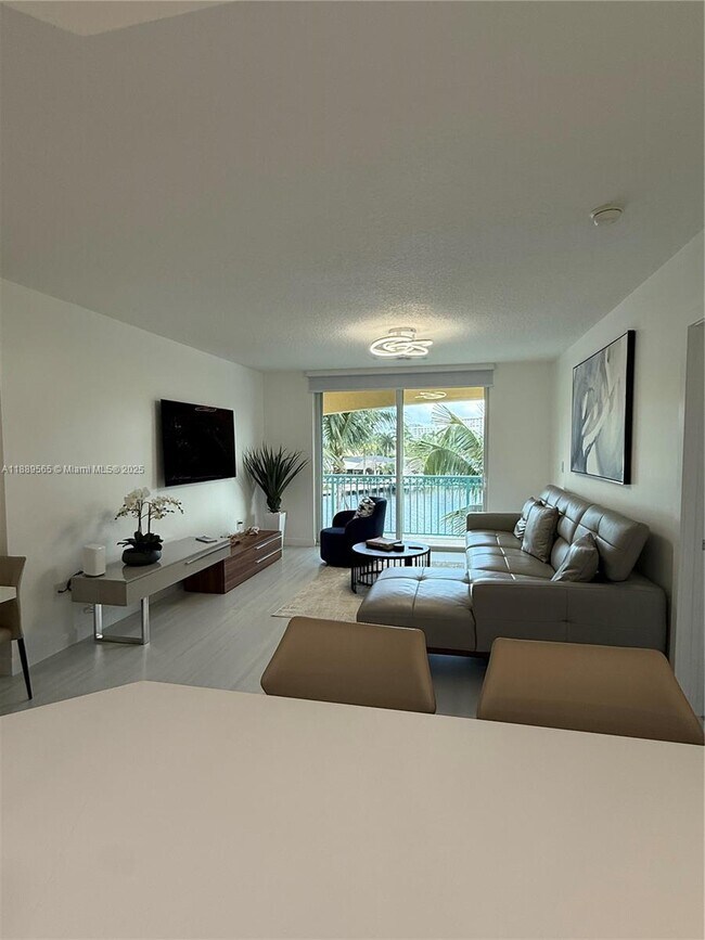 Building Photo - 201 Golden Isles Dr