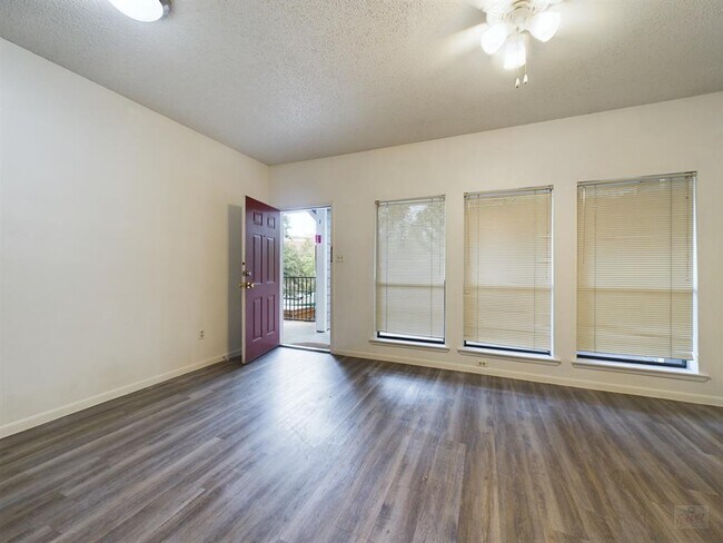 Building Photo - 2901 San Jacinto Blvd