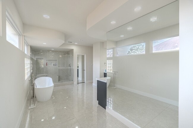 Building Photo - 6510 Sussex Ct