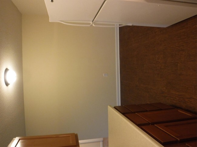 Building Photo - 935 E Colonial Manor Dr