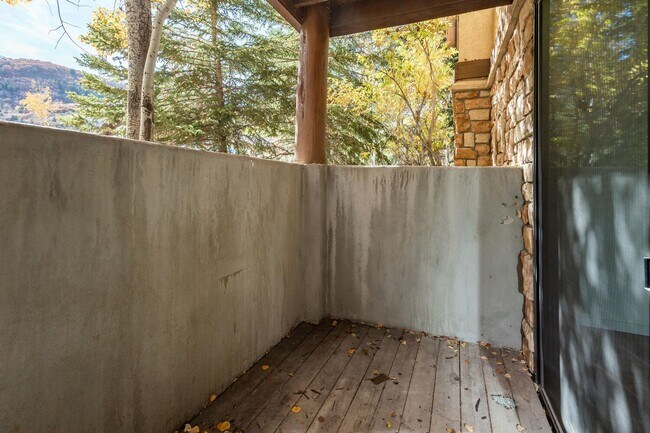 Building Photo - Pinebrook Condo Near Bus Line