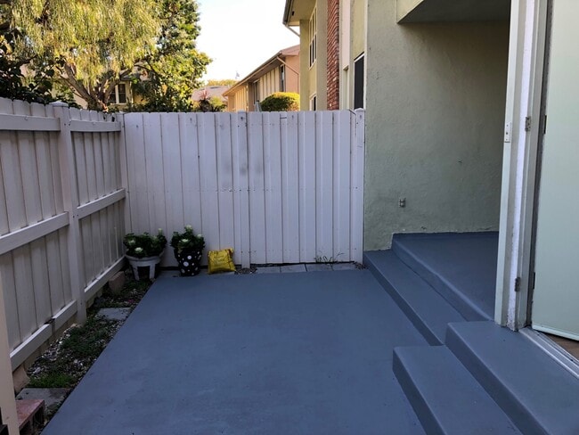 Private patio leading to front door entry - 5215 Sepulveda Blvd