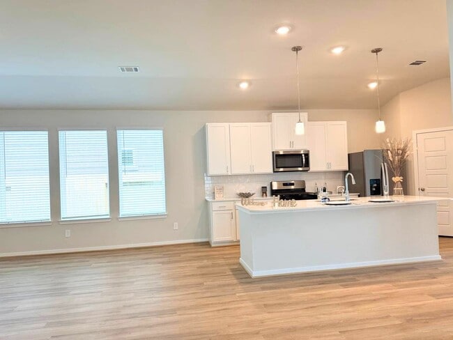 Building Photo - 16246 Parish Pointe Ct