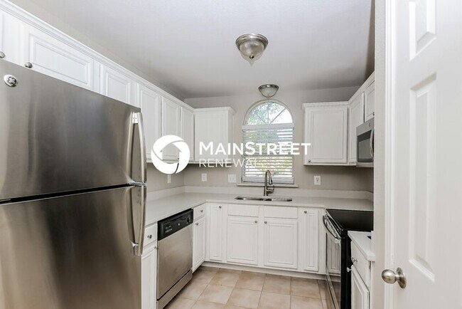 Building Photo - 4 Bedroom Pet-Friendly Home in Dallas, TX with Main Street Renewal