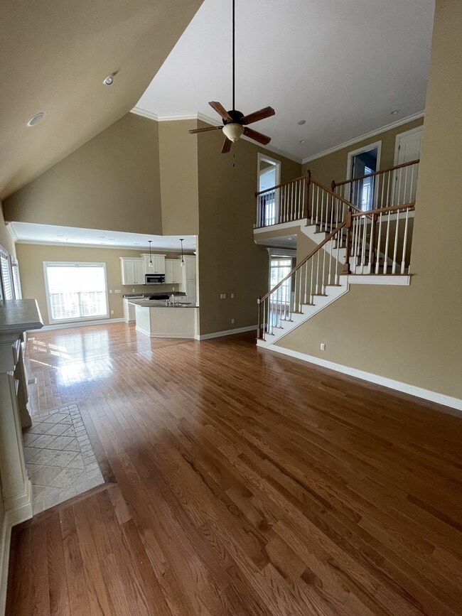 Building Photo - 426 Creekview Dr