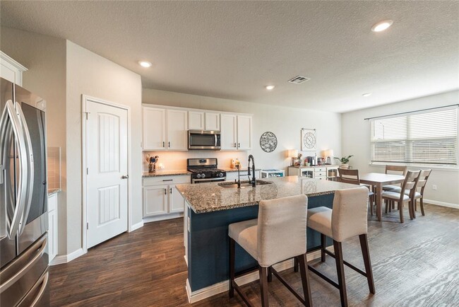 Building Photo - 205 Strand Ln