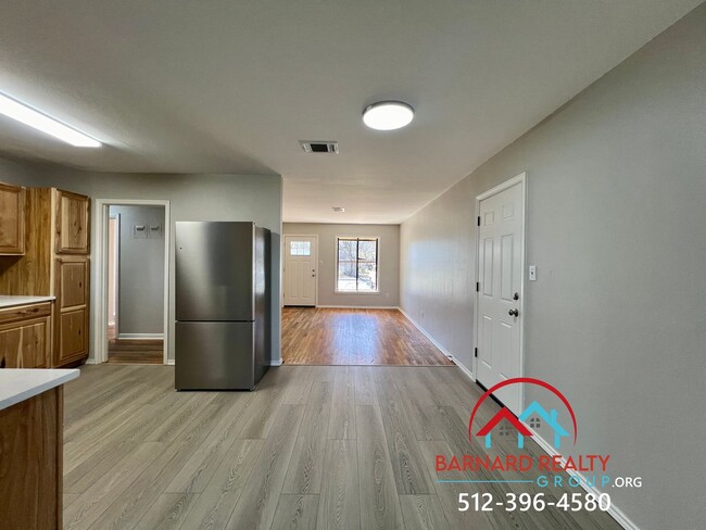 Building Photo - Available NOW: Beautifully Remodeled 3/1.5...