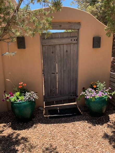 Front Gate - 1005 Calle Dorthia