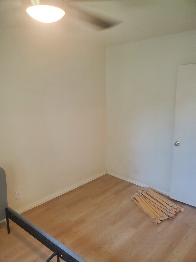 bedroom - 5834 Bowcroft St