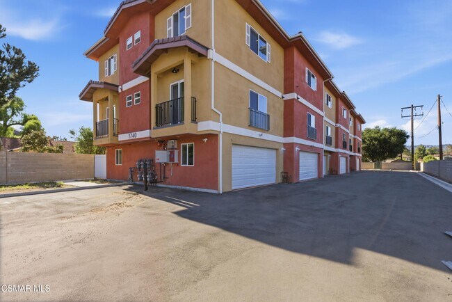 Building Photo - 1740 Patricia Ave