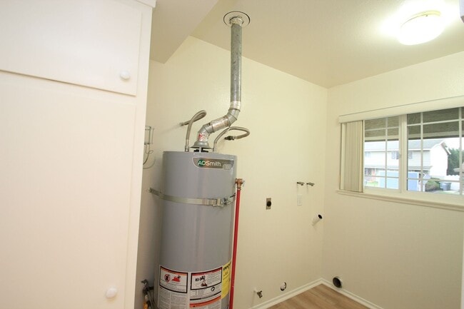 Building Photo - Welcome to this beautifully refreshed 4-bedroom, 2-bath two-story home located in desirable North...