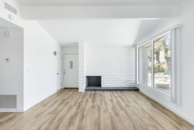 Building Photo - Move in Special $500 Deposit and Two Month...