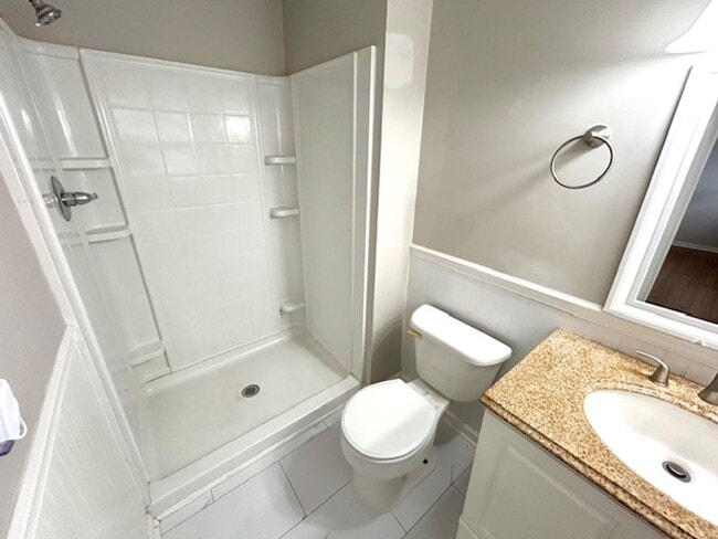 Building Photo - Move-In Ready 3 Bedroom Home with Garage & Private Yard