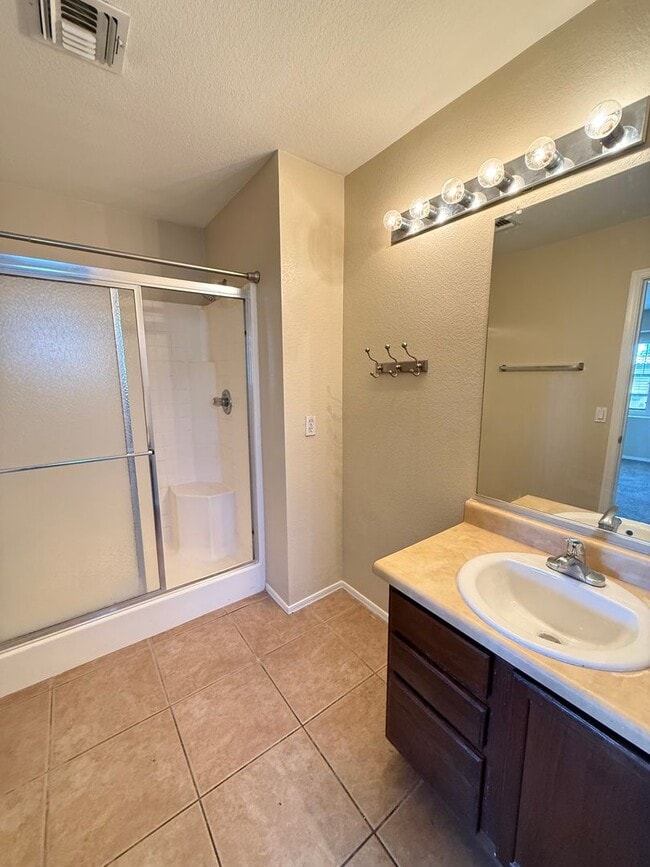 Building Photo - WATERFORD SQUARE COMMUNITY 3 BED 2.5 BATH **ASK ABOUT A MOVE IN SPECIAL!