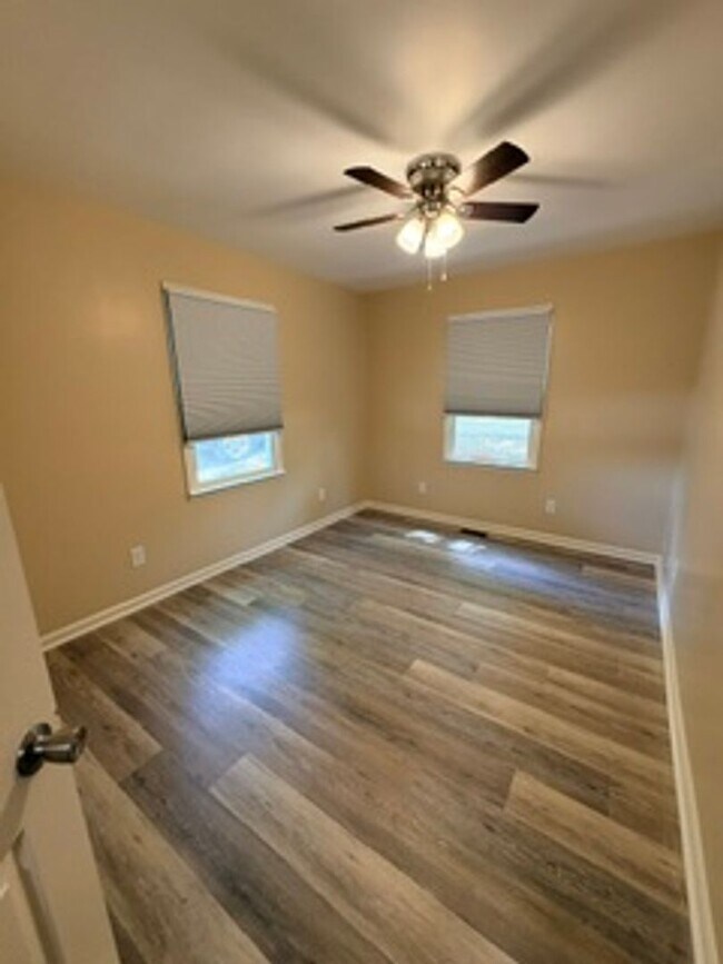 Building Photo - Totally Renovated Bungalow Located in Quiet Neighborhood Yet Close to Everything!