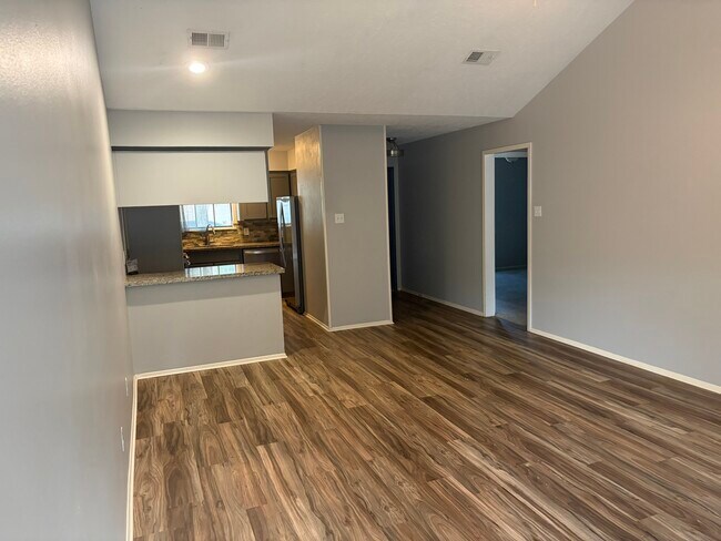 Building Photo - 17 Capewood Ct