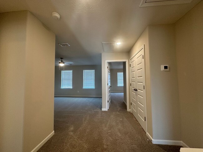 Building Photo - BRAND NEW 4 Bed 3 Bath Townhome Near The H...