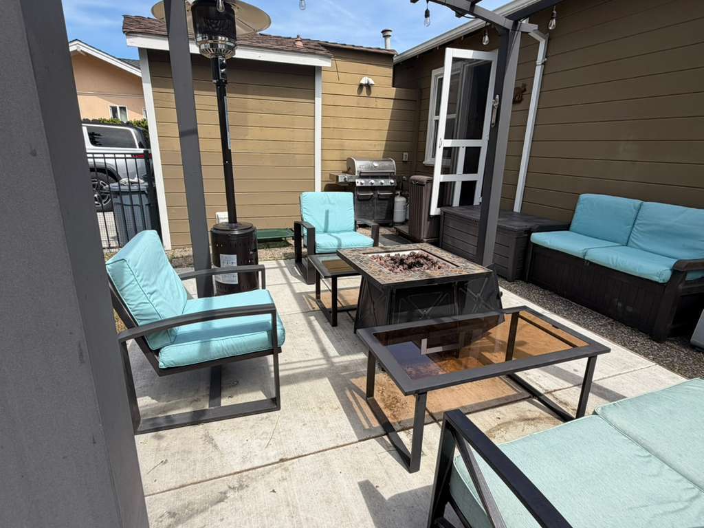 Building Photo - 725 3rd Ave