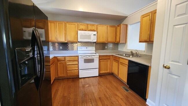 Building Photo - $500 off the first month