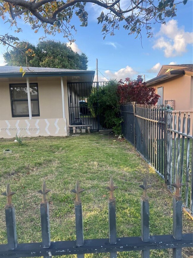 Building Photo - 9945 SW 164th Terrace