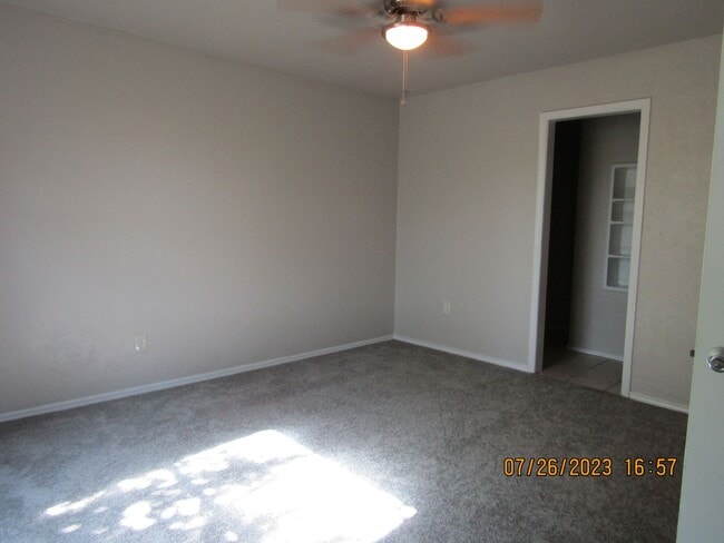 Building Photo - Very nice townhome located in the Heritage...