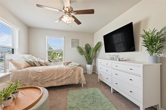 Building Photo - 5605 Hyde Park Dr