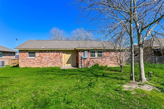 Building Photo - 7421 Plover Cir