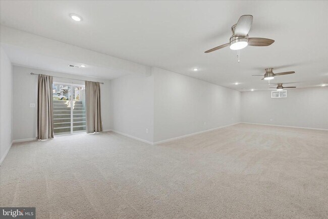 Building Photo - 148 Huntwell W Ave