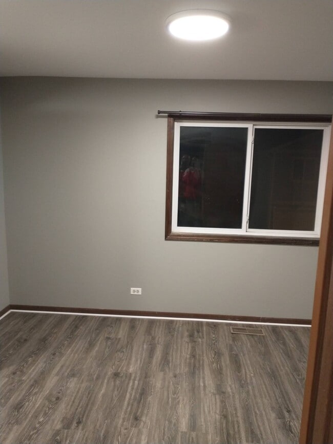 Building Photo - 485 Meadow Green Ln