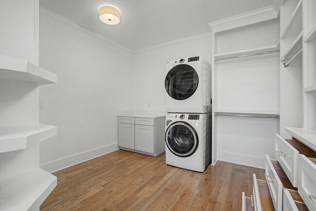 Building Photo - 118B Fern Ave