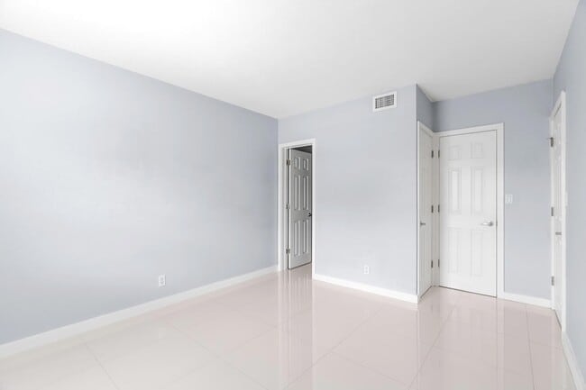 Building Photo - 416 NE 15th Ave