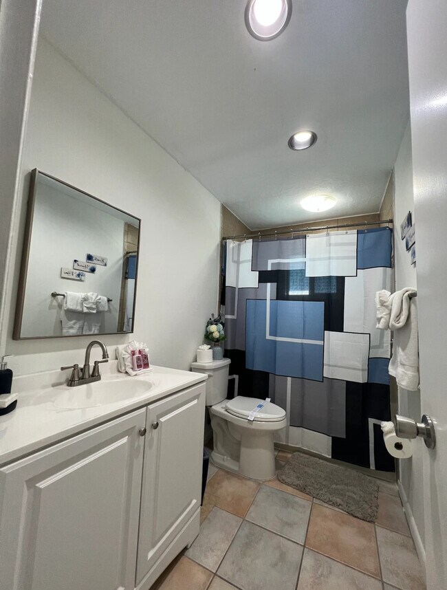 Building Photo - 3537 SE 1st Pl