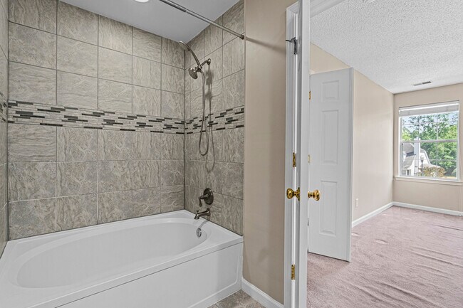 Building Photo - 118 Saddle Chase Ln