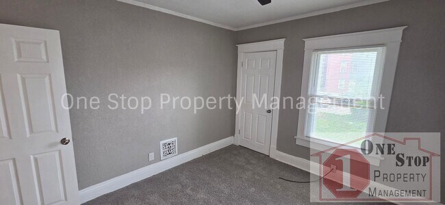 Building Photo - Beautiful 3 Bedroom 2 Bathroom in Kansas City!