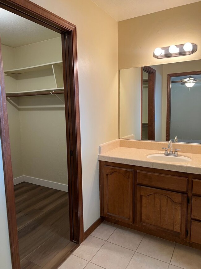 Building Photo - BEAUTIFULLY UPDATED 3 BEDROOM HOME!!