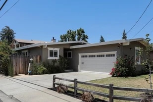 Building Photo - 1405 Lenolt St
