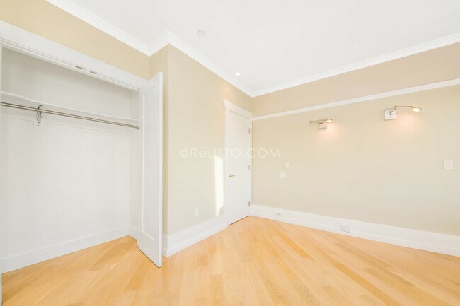 Building Photo - 1297 Dolores St