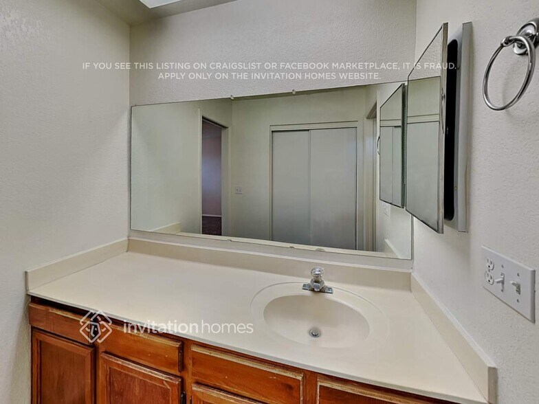 Building Photo - 3733 W Waltann Ln
